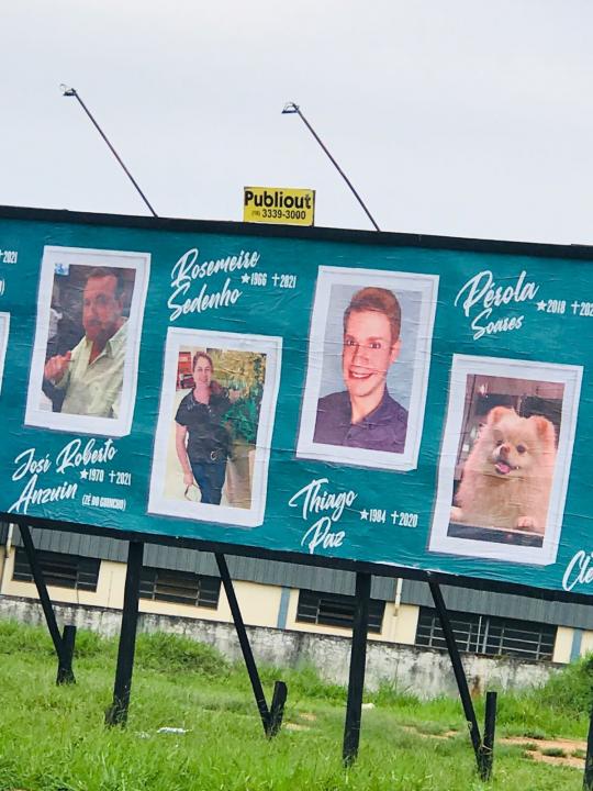 Foto 12 de 13 — Outdoors homenageiam pessoas falecidas em campanha para o Dia de Finados